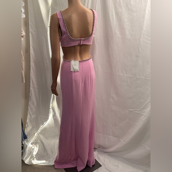 Matteson Gown in Bubblegum Pink
MAJORELLE revolve embellished sequined backless - Picture 6 of 9
